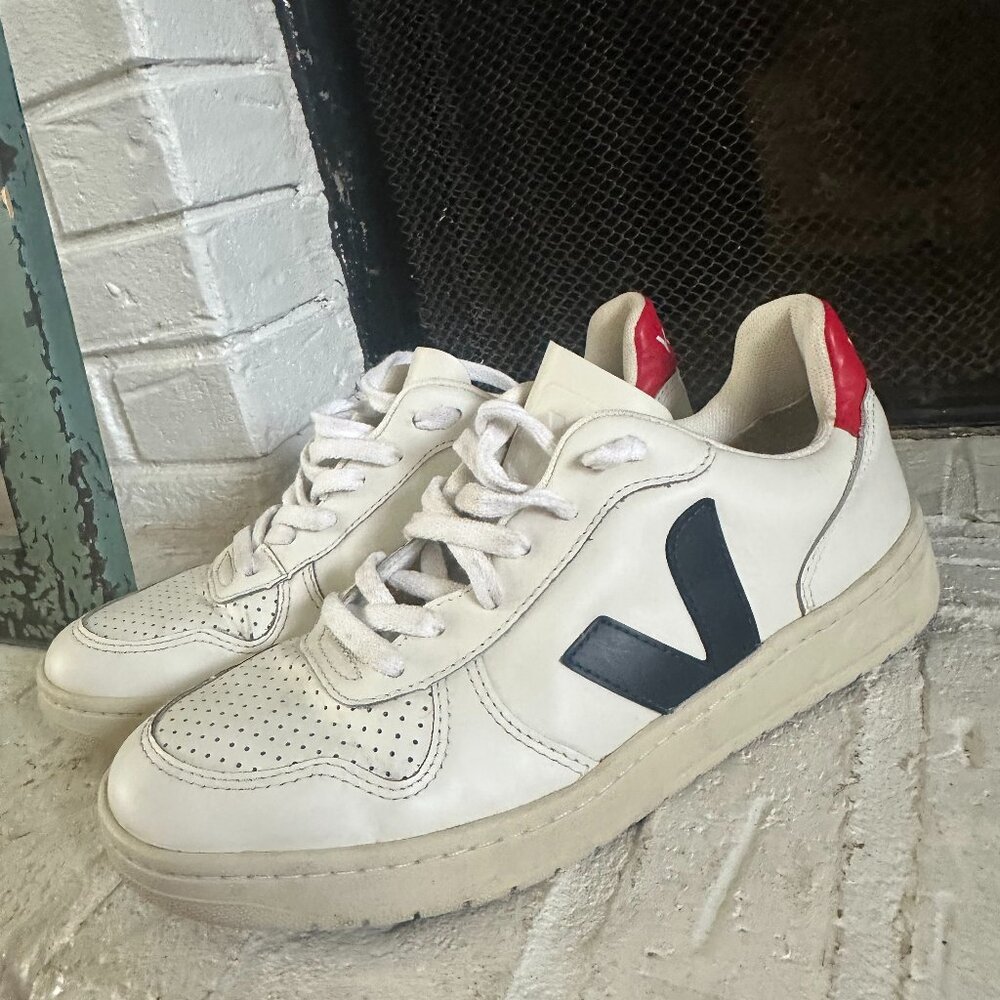 Veja V-10 Size 8 Worn Twice